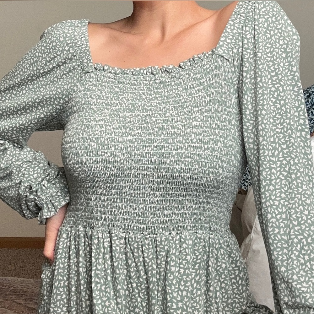Women’s Sage Green long sleeve off the shoulder top, brand new condition.